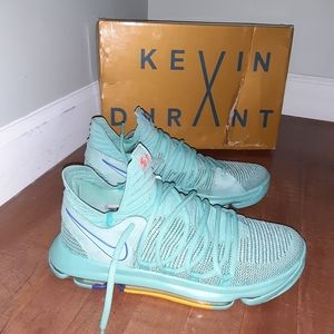 NIKE ZOOM KD10 CITY EDITION SIZE 10.5
